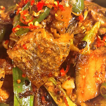K01 Dry Pot Cured Fish Str-Fried with Garilc and Chilies🌶