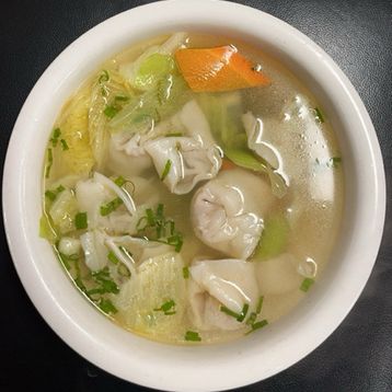 D2.Wonton Served in Chicken Soup with Vegetabte