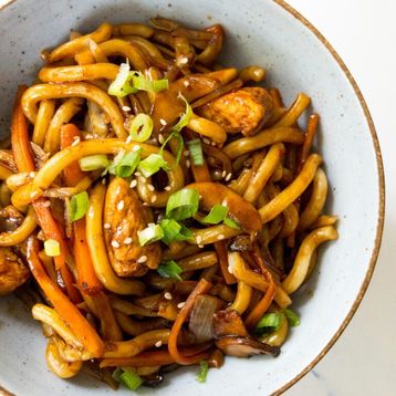Chicken Yakiudon with asparagus 