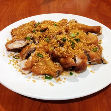 T16.House Special Garlic Chicken