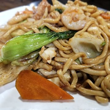 F5.Seafood Chow Mein