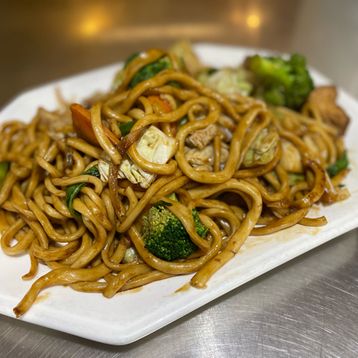 F9.Vegetable &Tofu Chow Mein