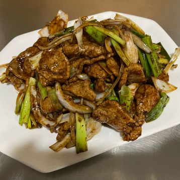 B2.Black Pepper Beef with Scallions