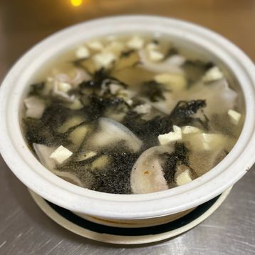 A14.Seaweed & Tofu with Pork Soup