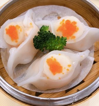 2.Steamed Scallops with Prawn Dumplings
