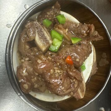 Beef Ribs with Garlic