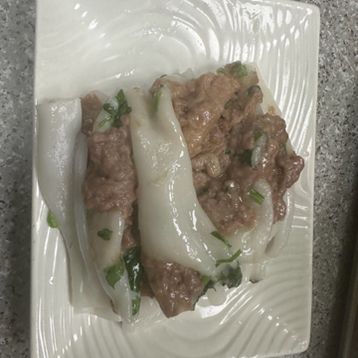 Rice Flour Roll w/ Beef & Watercress