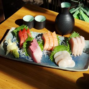 Assorted Sashimi (15 pcs)