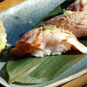 Aburi Salmon Toro Nigiri (2pcs)