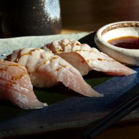 Aburi Tuna Toro Nigiri (Albacore) (2pcs)