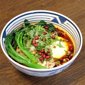 B6. Chongqing Spicy Noodles (Super Spicy)