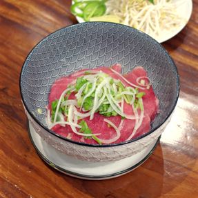 Noodle Soup with Eye Round Steak (Phở tái)
