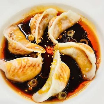 Veggie Dumpling in Spicy Sauce