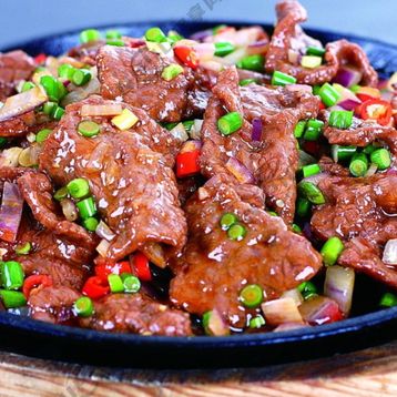 A8.Beef Stir Fried with Cumin/ Black Pepper Served on a Sizzling Lron Plate🌶