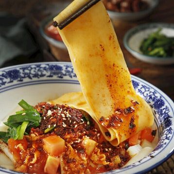 Hand-Pulled Noodles Topped With Hot Oil Garlic,And Chiliflakes