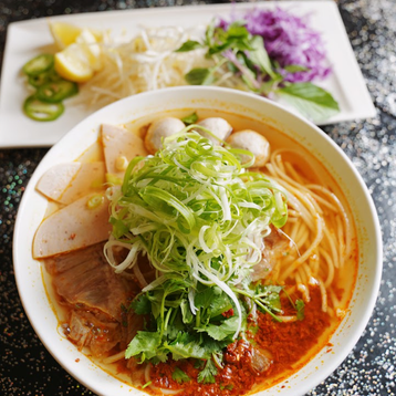 R1.Traditional Hue Spicy Noodle Soup (XL)