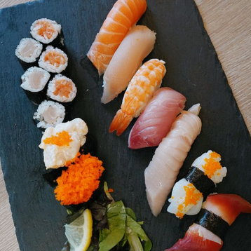 Deluxe Sushi Set
