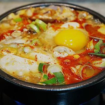 24.Spicy seafood soft tofu soup with rice