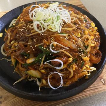 11.Spicy pan-fried pork intestine and vegetable
