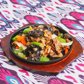 12.Sizzling Beef On Iron Plate