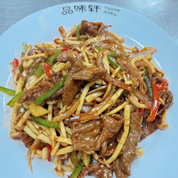 Beef Slices Stir-Fried with Seafood Mushrooms