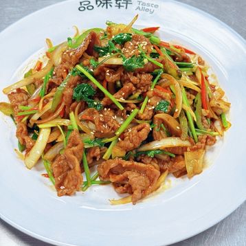 Stir-fried Beef with Pickled Chili Peppers🌶