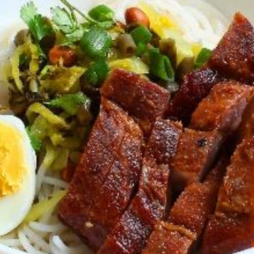 B3 BBQ Pork Rice Noodle w/sauce