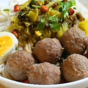 B6 Beef Ball Noodle w/sauce