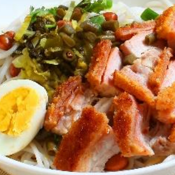 B4 Classic Crispy Pork Rice Noodle w/sauce