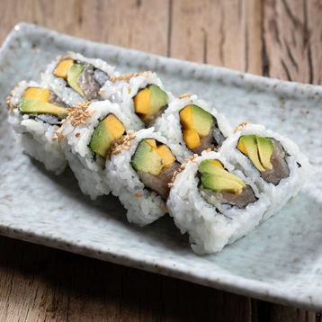 E18. Mango, Tuna & Avocado Roll