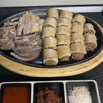 12.Pork intestine sausage + pork heart stomach
