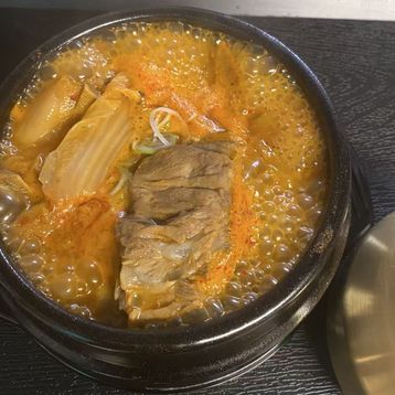 9.Spicy kimchi pork back bone soup with rice