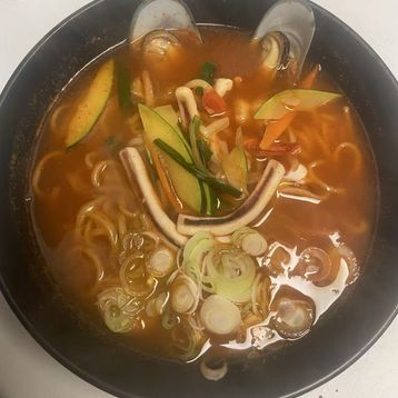 19.Spicy seafood ramen