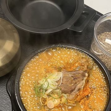 8.Spicy pork back bone soup with rice