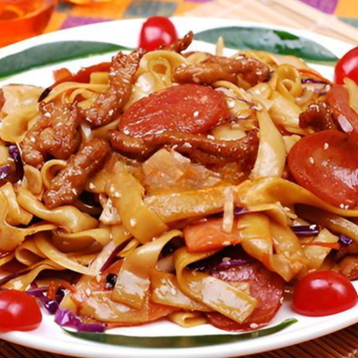 Fried Satay Rice Noodle with Beef & Kai Lan