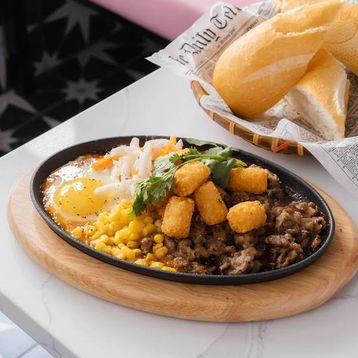 Bò Né / Sizzling Beef on Skillet $20.50