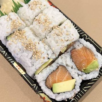 Salmon Avocado Roll 8Pcs