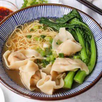 R3.Egg Noodle With Veggie And Wonton