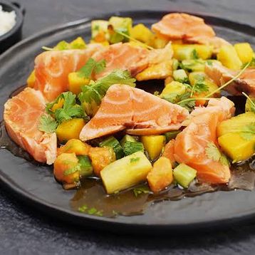 Salmon Tataki Salad