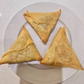 3 Chciken Samosa